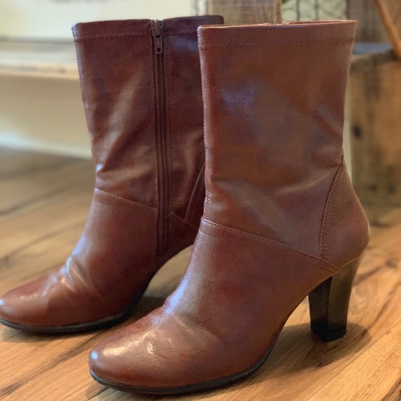 Boots - Picture 2 of 5